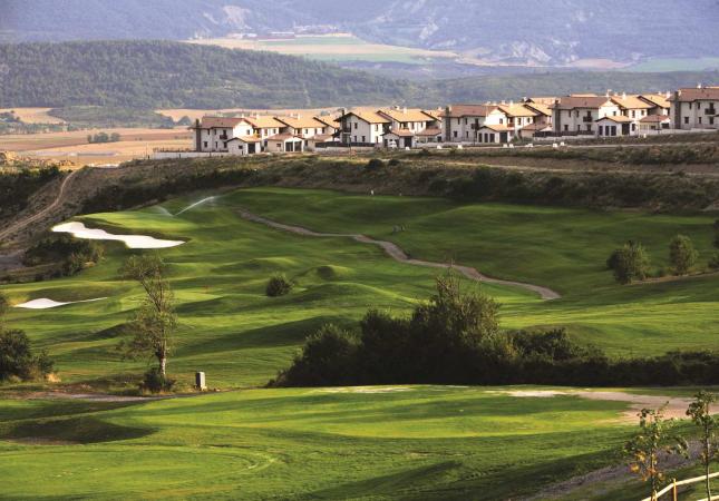 Las mejores habitaciones en Hotel Golf & Spa Real de Badaguas - Jaca . Relájate con los mejores precios de Huesca